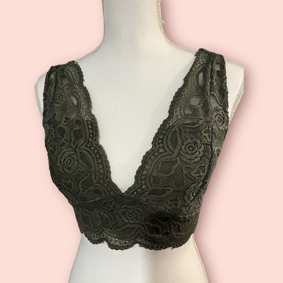 Bebe lined lace bralette top size M EUC - Picture 2 of 7